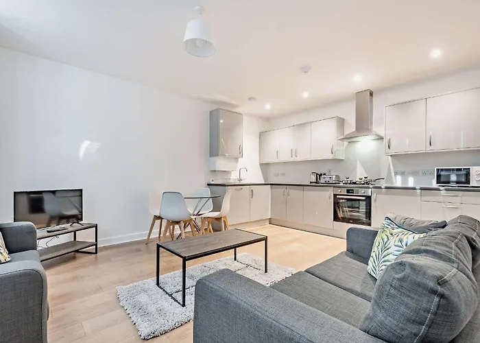 Modern, City Living Apartments- Private Parking