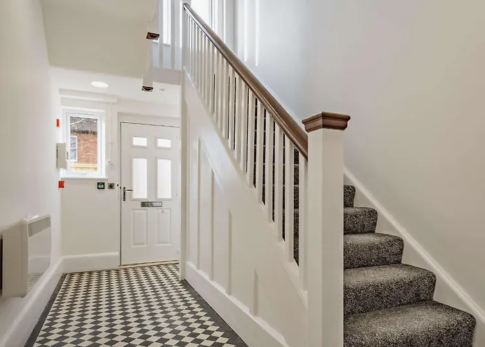 Modern, City Living Apartments- Private Parking