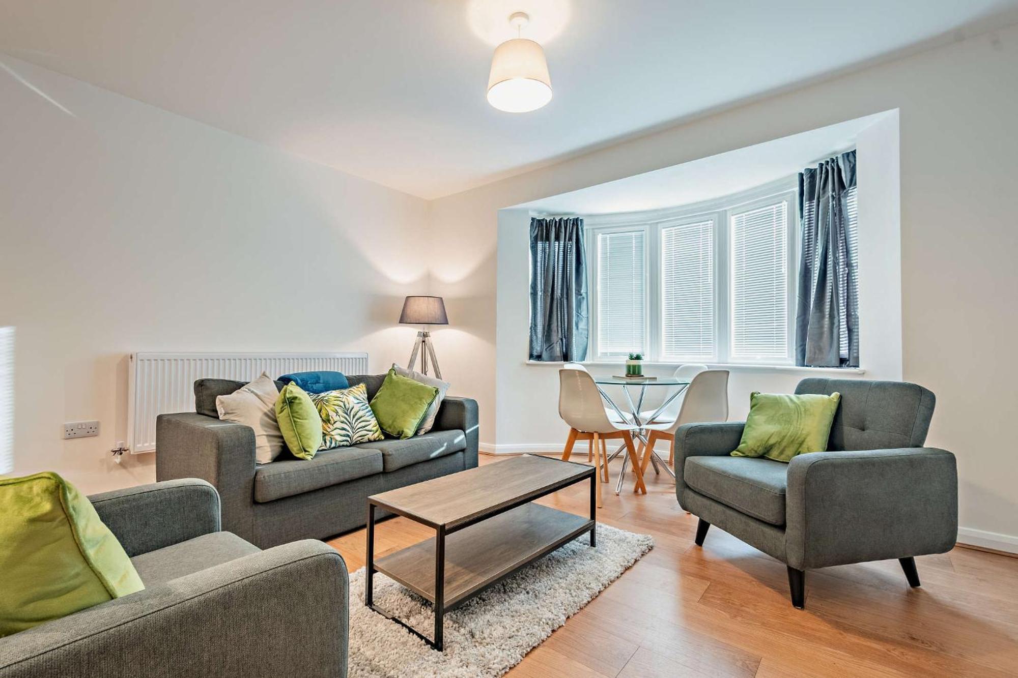 Modern, Living Apartments- Private Parking Apartment *