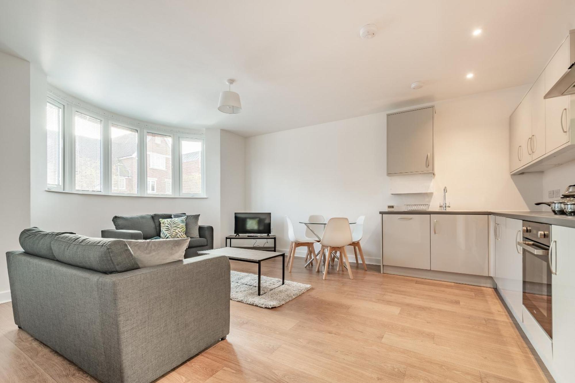 Modern, Living Apartments- Private Parking