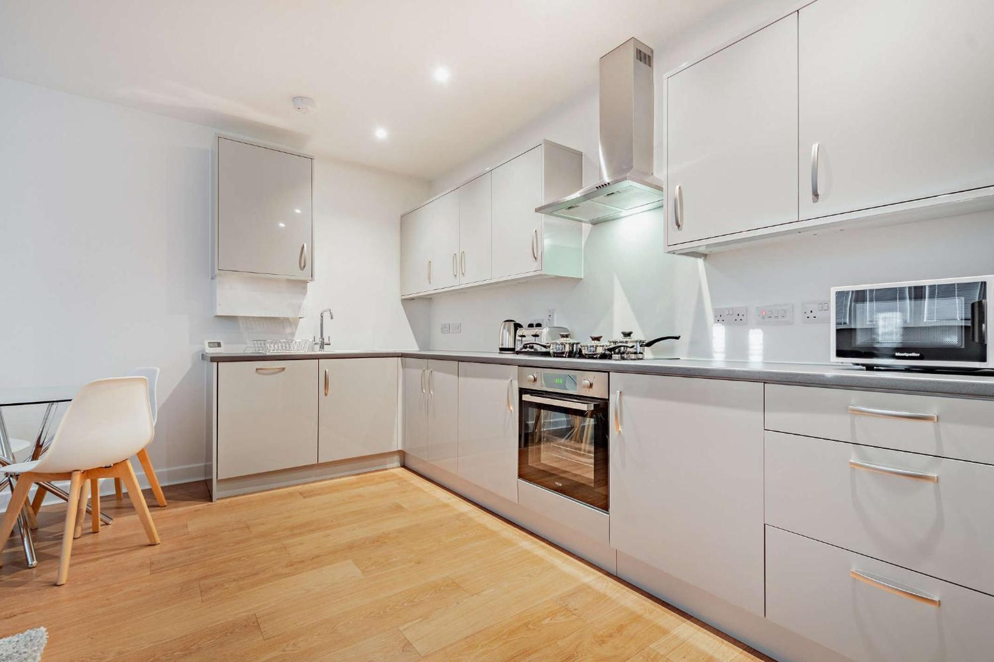 Modern, Living Apartments- Private Parking Apartment Oxford