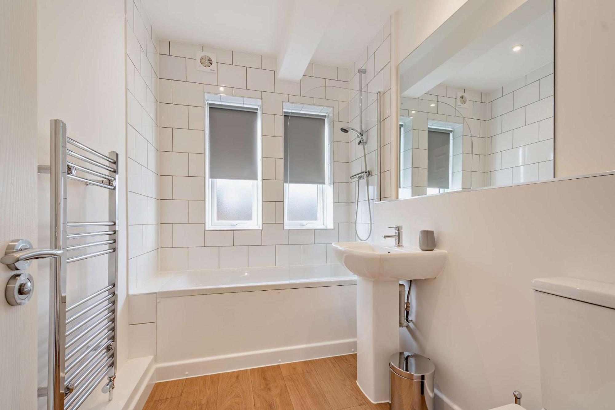 Modern, Living Apartments- Private Parking *