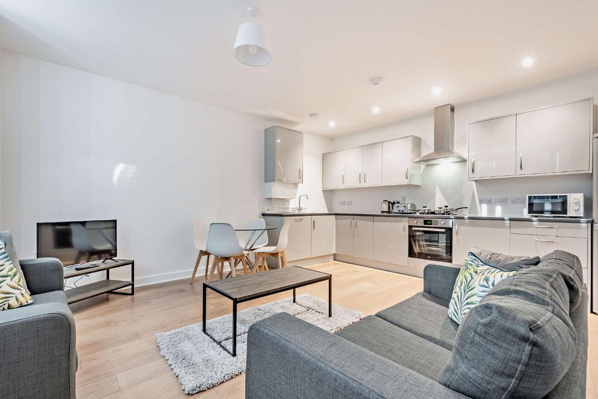 Modern, Living Apartments- Private Parking
