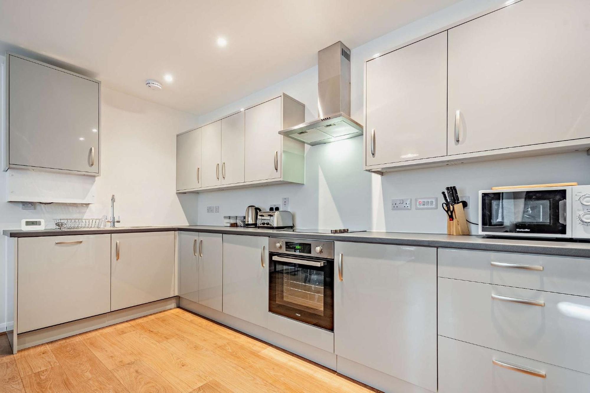 Modern, Living Apartments- Private Parking Apartment *