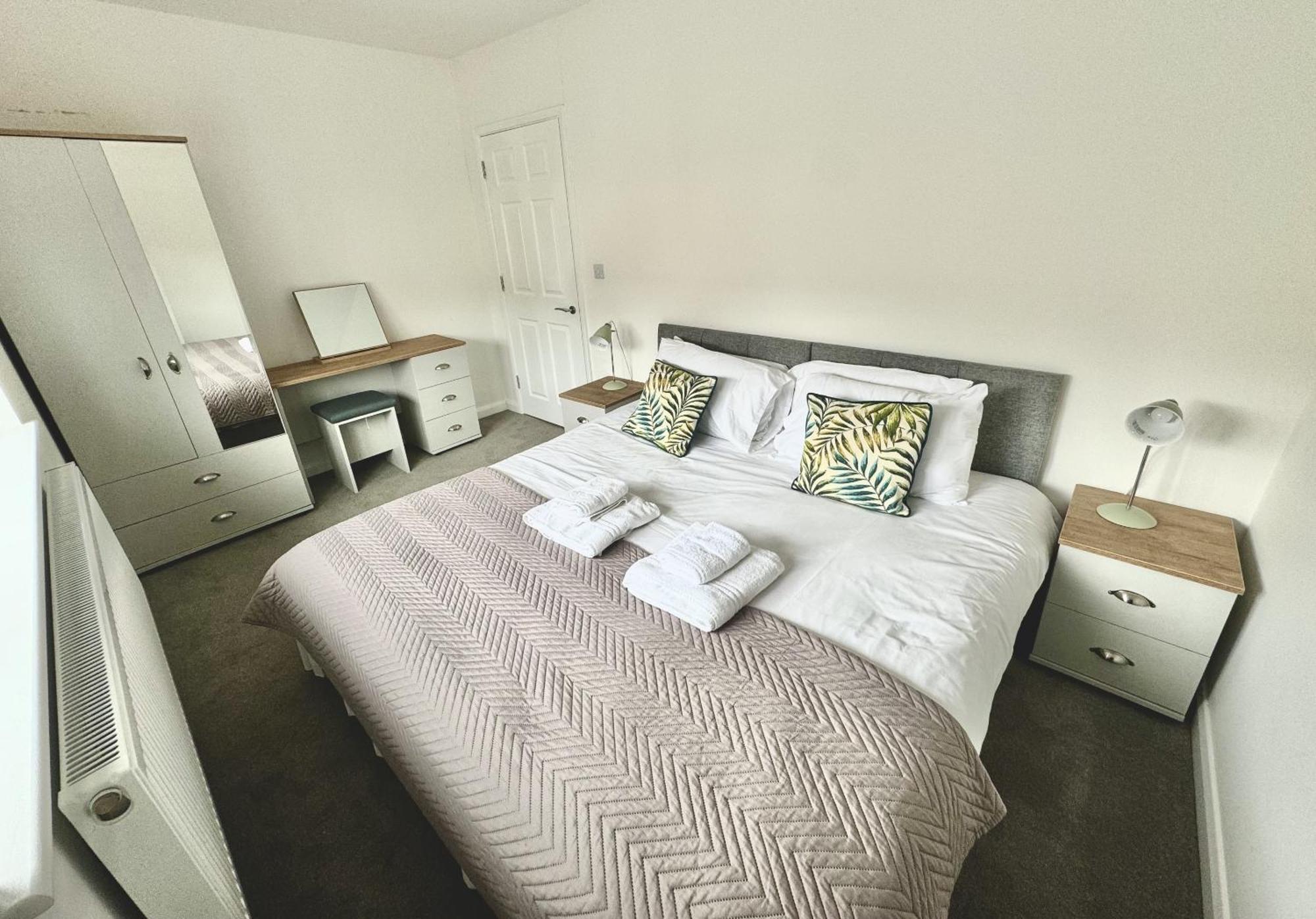 Modern, Living Apartments- Private Parking Apartment Oxford