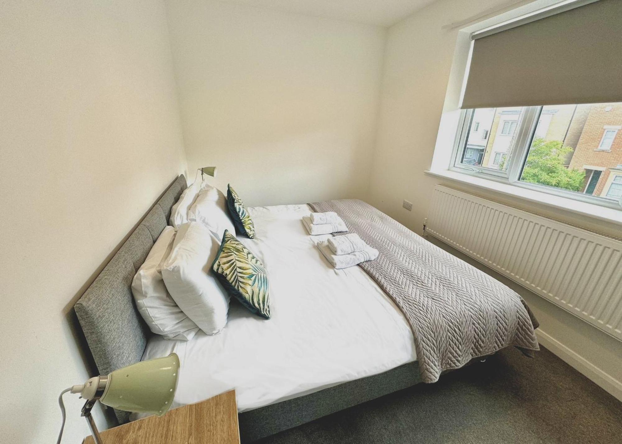Modern, Living Apartments- Private Parking Apartment Oxford