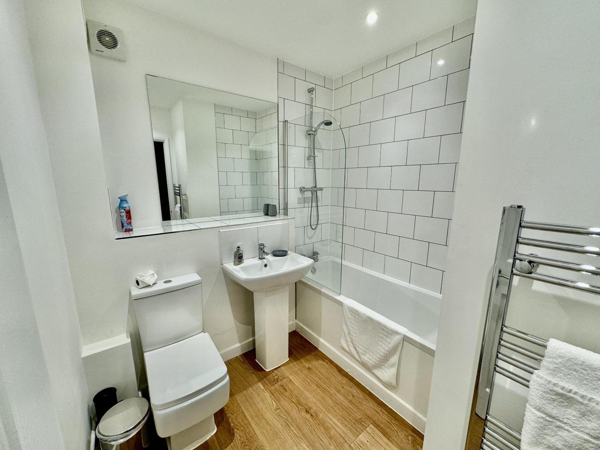 Apartment Modern, Living Apartments- Private Parking