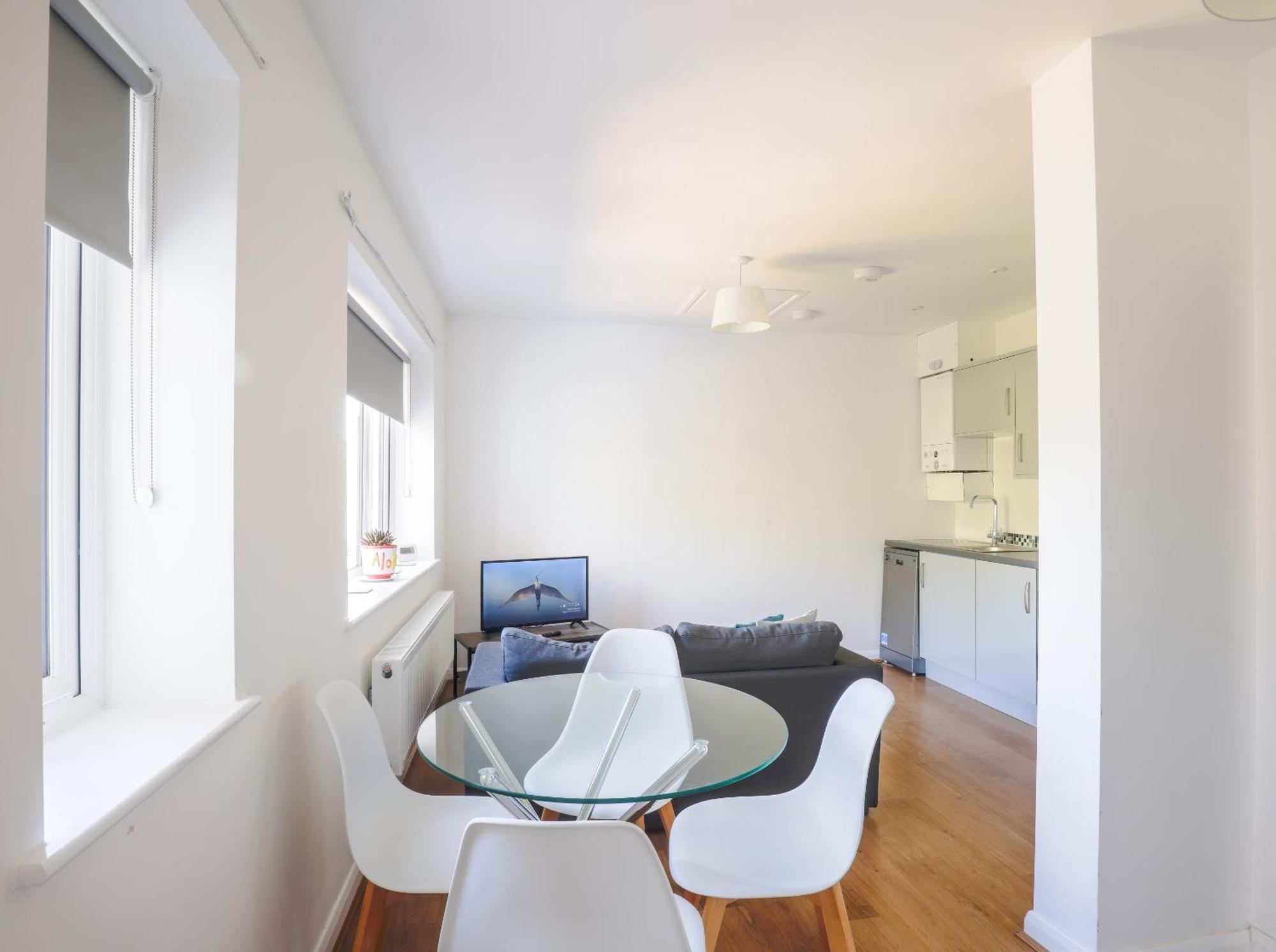 Apartment Modern, Living Apartments- Private Parking