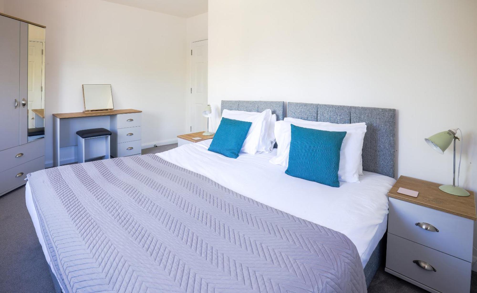 Modern, Living Apartments- Private Parking Apartment *