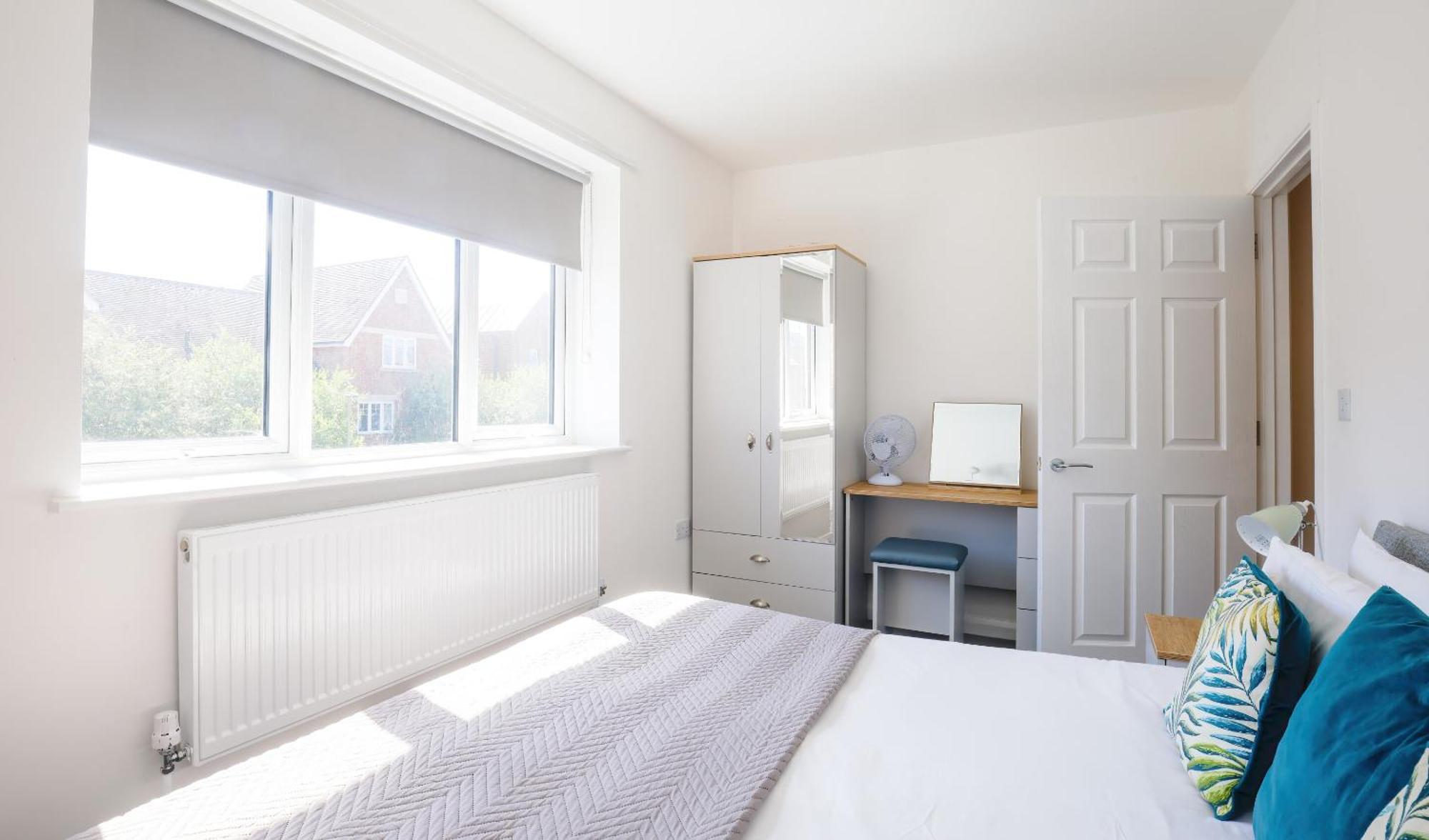 Modern, Living Apartments- Private Parking Oxford