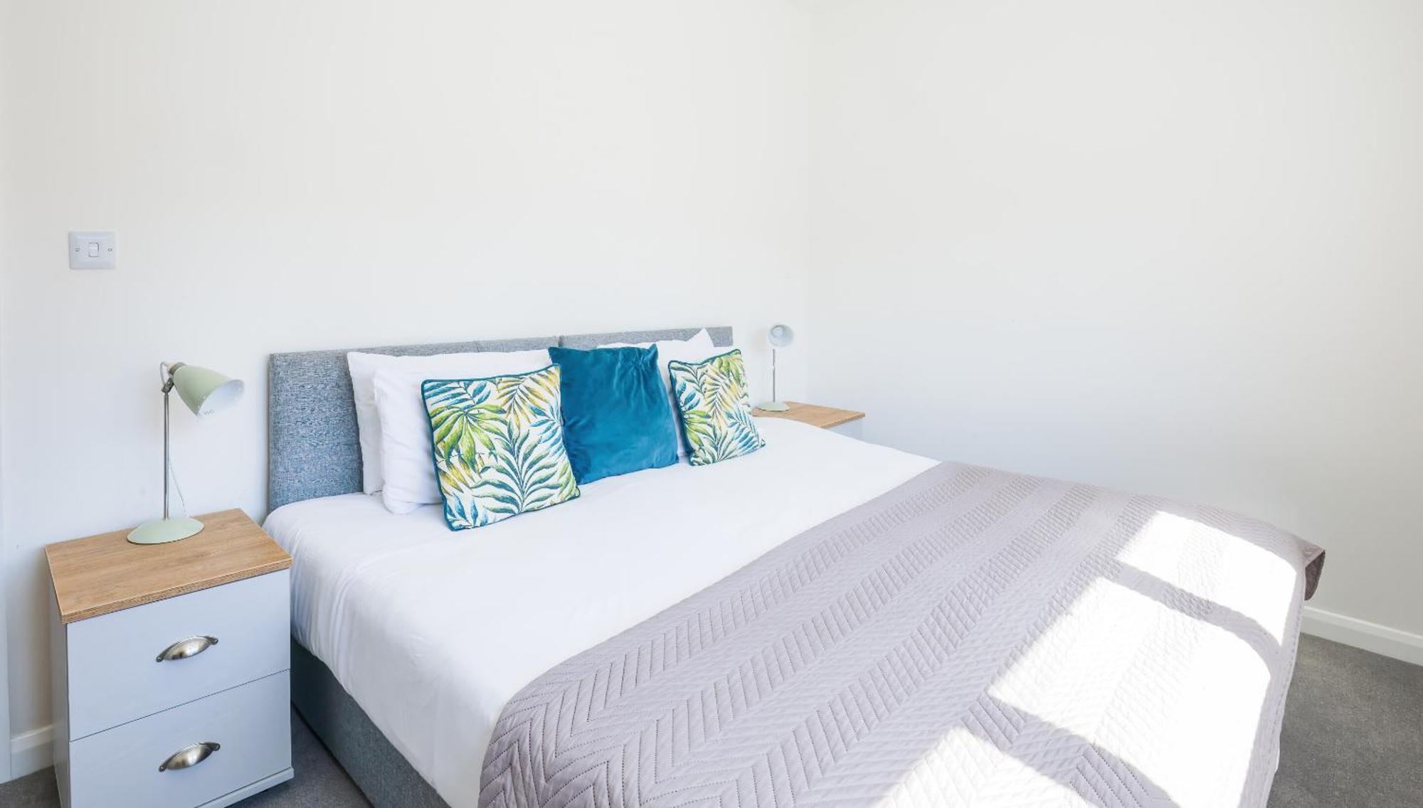 Modern, Living Apartments- Private Parking * Oxford