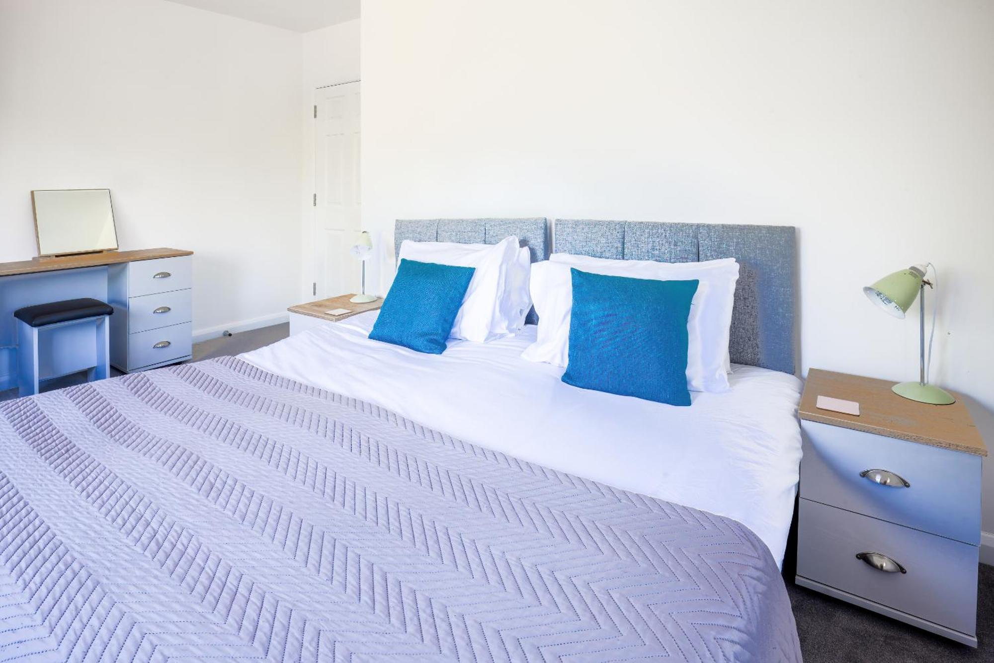 Modern, Living Apartments- Private Parking Апартаменты *