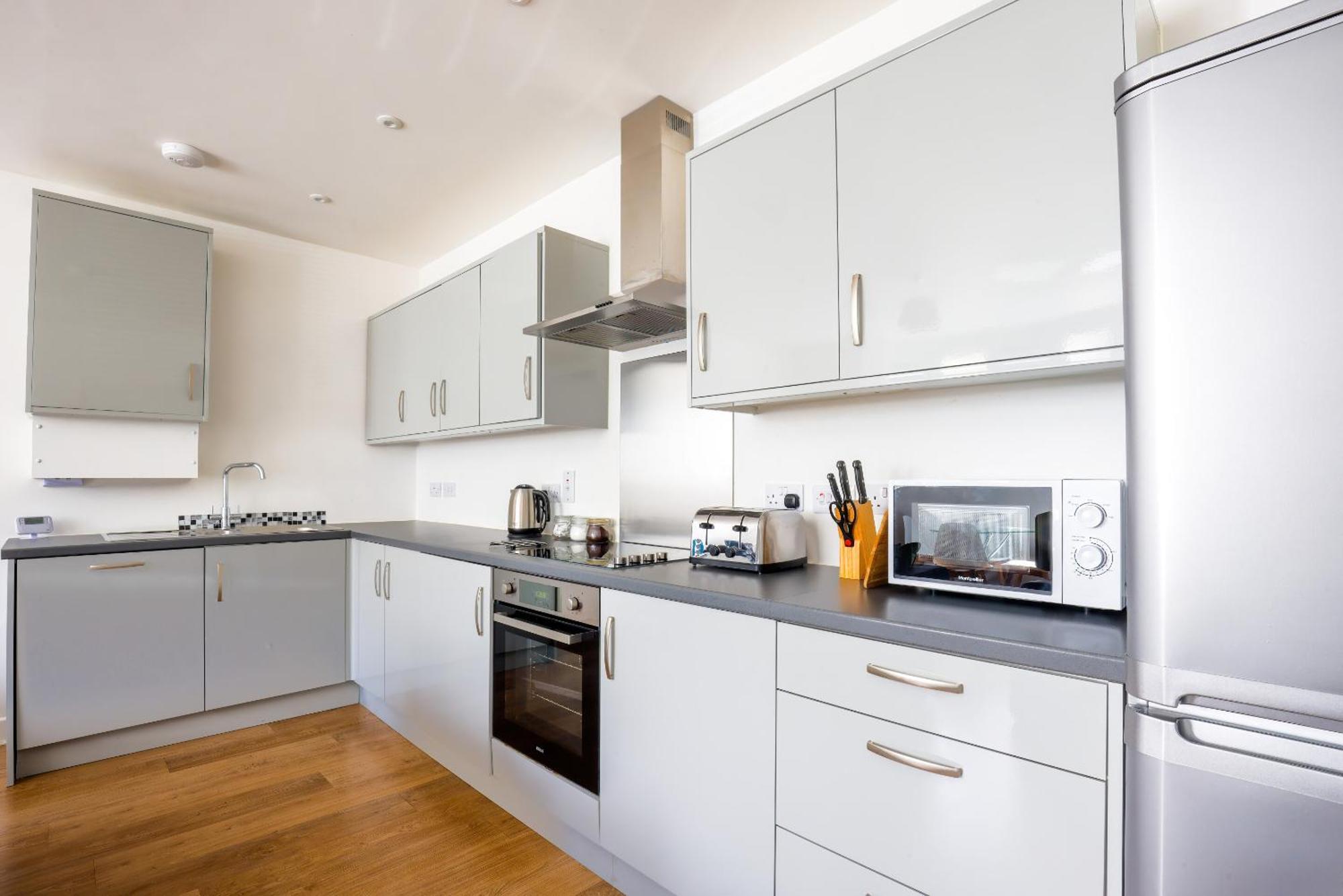 Apartment Modern, Living Apartments- Private Parking *
