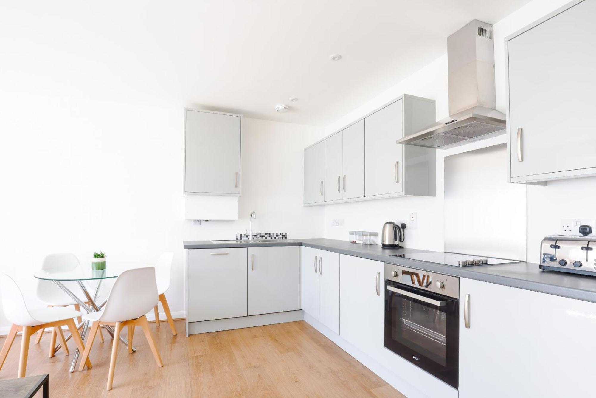 Modern, Living Apartments- Private Parking Apartment Oxford