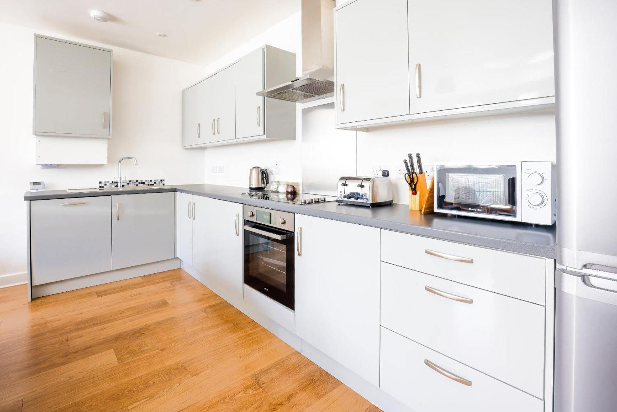 Modern, Living Apartments- Private Parking