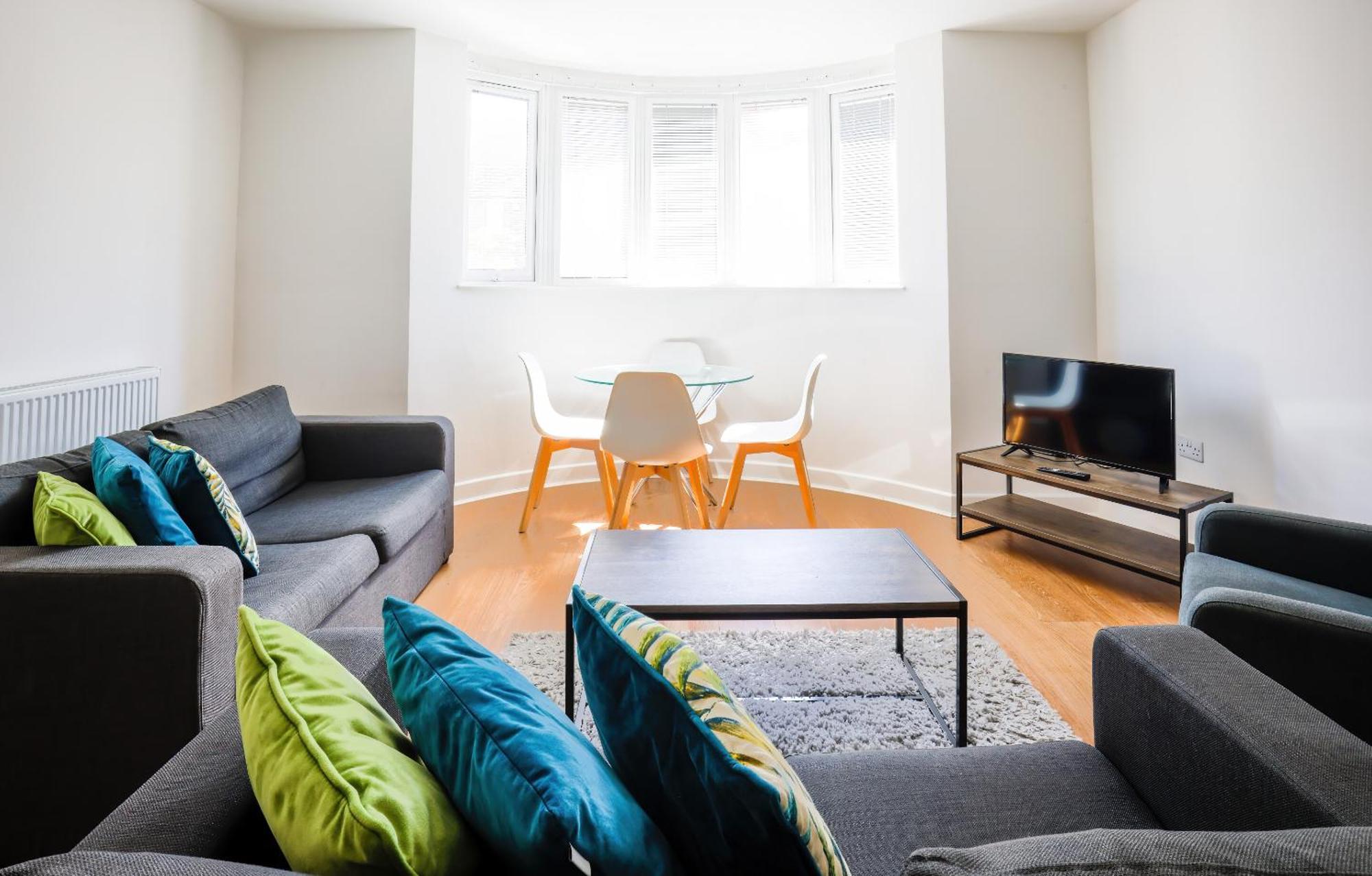 Modern, Living Apartments- Private Parking Apartment